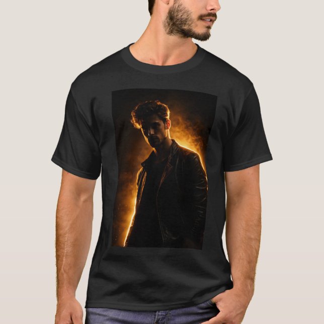 Homme avec t-shirt à lumière dorée (Devant)