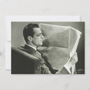 Homme d'affaires lisant le journal