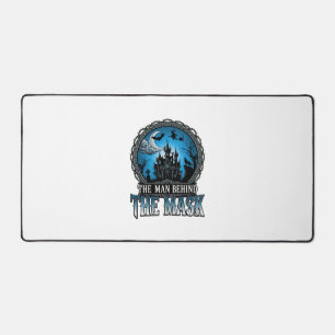 Homme derrière le masque Halloween maison hantée s