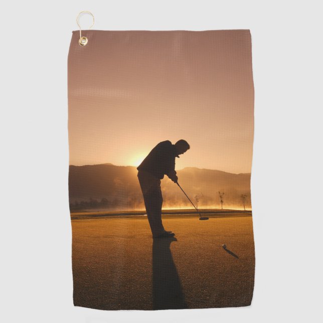 Homme jouant Golf au coucher du soleil Serviettes  (Devant)