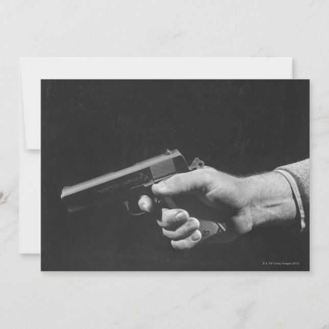 Homme tenant un pistolet (Devant)