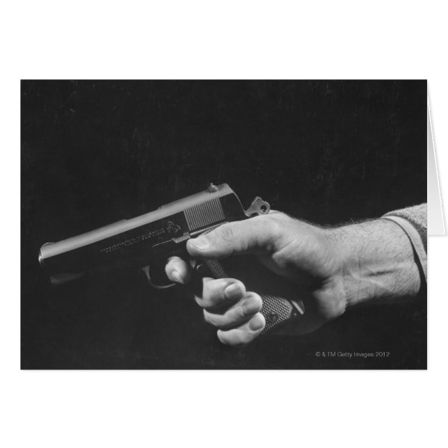 Homme tenant un pistolet (Devant horizontal)