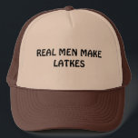 HOMMES DE CASQUETTE DE HANOUKKA LES VRAIS FONT DES<br><div class="desc">DONNEZ CE CASQUETTE JUIF DRÔLE COMME CADEAU DE HANOUKKA À UN VRAI HOMME À L'USAGE AVEC SA FIERTÉ JUIVE.</div>