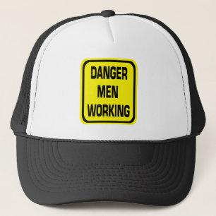 Hommes de danger travaillant le casquette