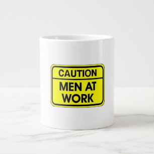 hommes de précaution à la tasse d'éléphant de