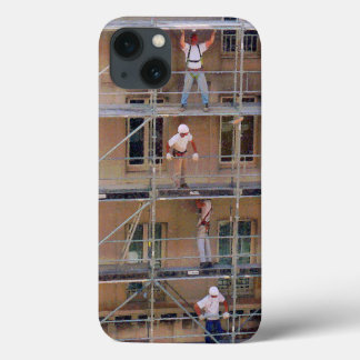Hommes sur l'échafaudage iPhone 13 Coque
