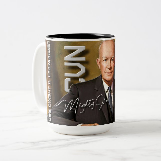 HOMONYME DE LA TASSE CVN-69 USS DWIGHT DAVID (Devant gauche)