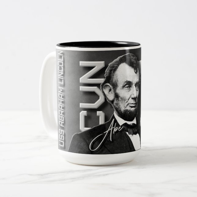 HOMONYME DE LA TASSE CVN-72 USS ABRAHAM LINCOLN (Devant gauche)