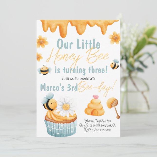 Honey Bee First Bee day Boy Birthday Invitation (Debout devant)