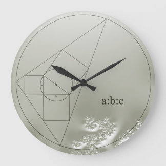 Horloge à énigme mathématique fractale