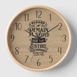 Horloge art du mot dans la salle de bains