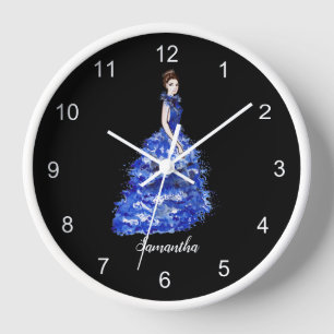 Horloge Belle dame avec une blonde de mode bleue étincelan