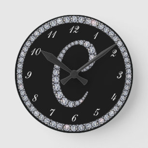 Horloge bling d'anneau de monogramme de C