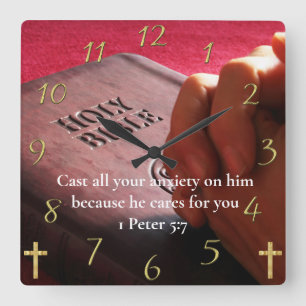 Horloge Carrée 1 Pierre 5:7 Bible sainte avec les mains