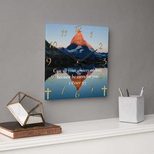 Horloge Carrée 1 Pierre 5:7 Foi chrétienne moutain lac (Bureau)