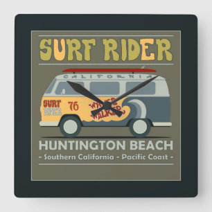 Horloge Carrée Affiche de Huntington Beach de cavalier de surf