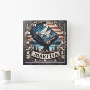 Horloge Carrée Aigle de propagation des ailes par montagnes