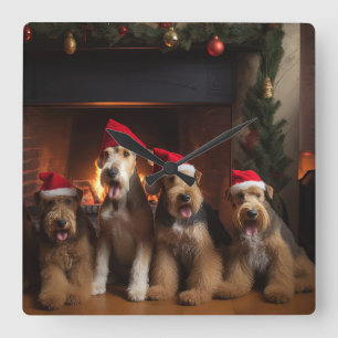 Horloge Carrée Airedale près de la cheminée Noël