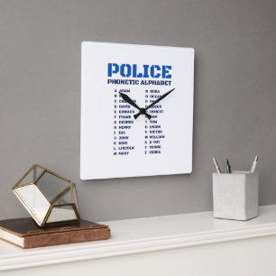 Horloge Carrée Alphabet A à Z de la police