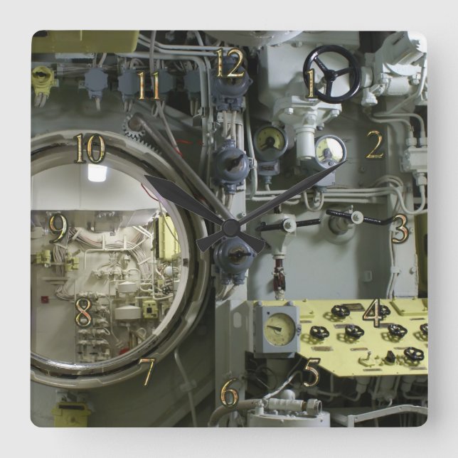Horloge Carrée ancien sous-marin (Recto)