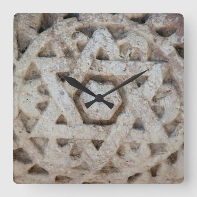 Horloge Carrée Ancienne étoile de David sculptant, Israël (Recto)