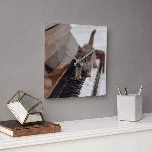 Horloge Carrée Animaux de bébés cutest   Kitten sur piano