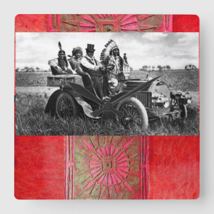 HORLOGE CARRÉE APACHES ET GERONIMO CONDUISANT UNE VOITURE À MOTEU