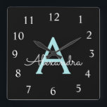 Horloge Carrée Aqua Teal Blue Script Girly Monogram<br><div class="desc">Aqua Blue Turquoise et noir Script Monogramme Nom Horloge. Cela rend le cadeau parfait pour 16 ans,  mariage,  douche nuptiale,  anniversaire,  baby shower ou bachelorette pour quelqu'un qui aime le luxe glam et les styles chic.</div>