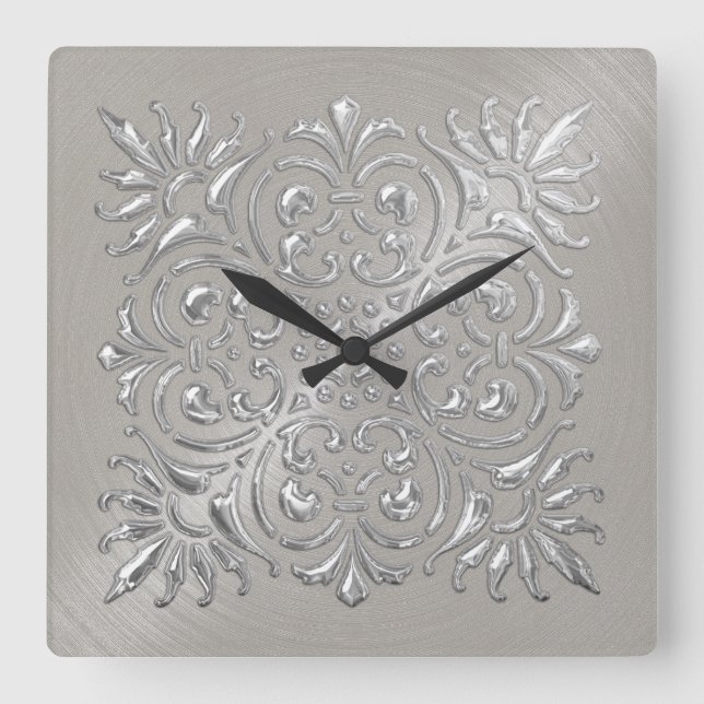 Horloge Carrée Aspect Embossé Argent Orné (Recto)