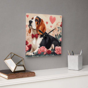 Horloge Carrée Basset Hound avec des Roses - Saint-Valentin 