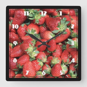 Horloge Carrée Batch of Red Juicy Strawberries