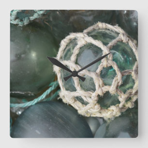 Horloge Carrée Beaucoup de flotteurs de pêche au verre, Alaska