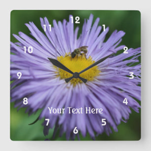 Horloge Carrée Bee on Purple Daisy Flower #2