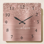 Horloge Carrée Brushed metal rose Gold Pink Glitter Monogram<br><div class="desc">Rose Gold - Blush Pink Faux Foil Metallic Sparkle Glitter Brushed Metal Monogram Nom Clock. This makes the perfect sweet 16 birthday,  wedding,  bridal shower,  anniversary,  baby shower or bachelorette party gift for someone that loves glam luxury and chic styles.</div>