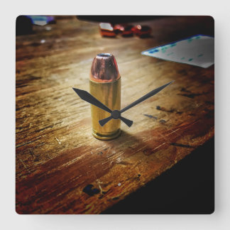 Horloge Carrée Bullet Clock