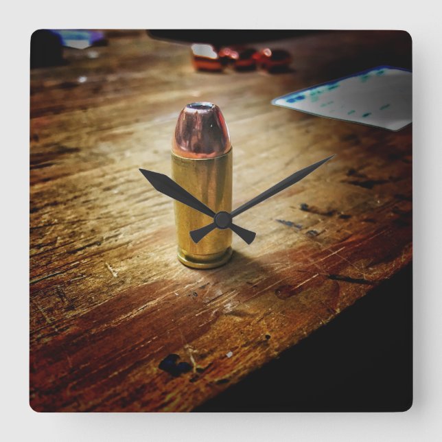 Horloge Carrée Bullet Clock (Recto)