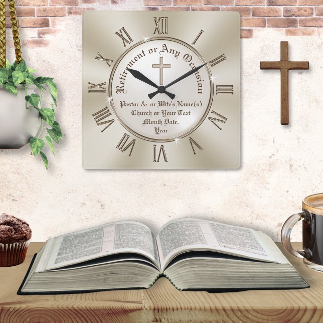 Horloge Carrée Cadeaux de retraite pour les pasteurs ou toute aut (Ideas for pastor retirement. Gifts for priests leaving parish. Christian retirement gifts for men.)