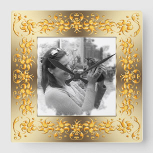 Horloge Carrée cadre doré fleuri rétro. votre photo.