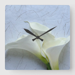 Horloge Carrée Calla lilies on decorative background