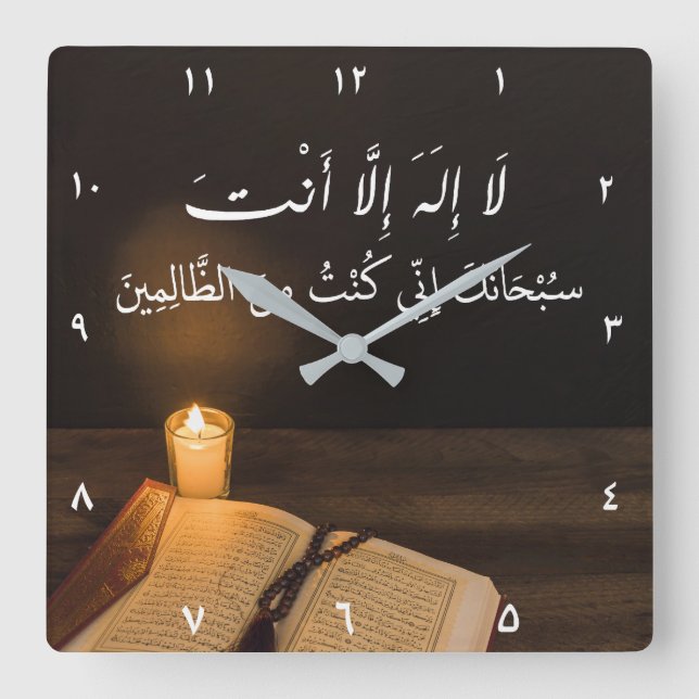 Horloge Carrée Candle and Quran with bead in dark room (Recto)