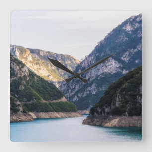 Horloge Carrée Canyon de la rivière Piva dans le nord du Monténég