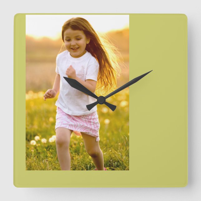 Horloge Carrée carefree happy girl running at sunset photo clock (Recto)