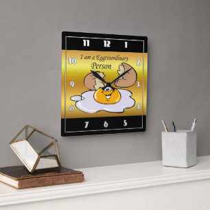 Horloge Carrée caricature personnage oeuf frit avec grand sourire