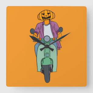 Horloge Carrée Cavalier Citrouille sur Scooter Menthe