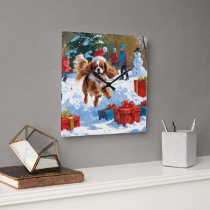 Horloge Carrée Cavalier King Charles Spaniel Neige avec Noël