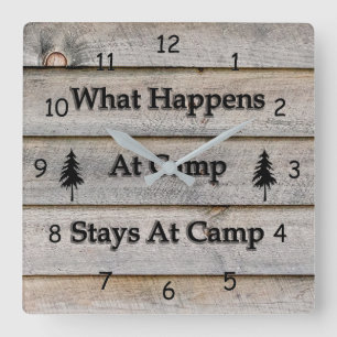 Horloge Carrée Ce qui se produit aux séjours de camp au camp