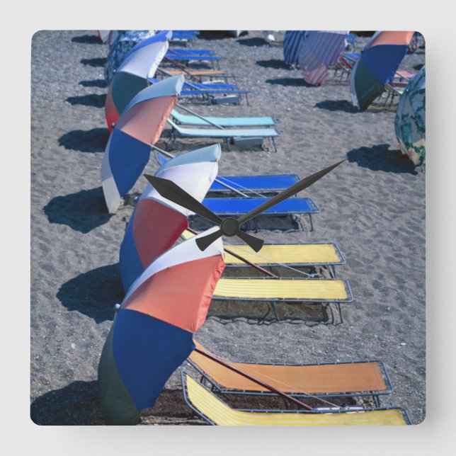 Horloge Carrée Chaises Vacantes Sur La Plage (Recto)
