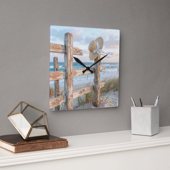 Horloge Carrée Chapeau de soleil sur une clôture de plage (Bureau)