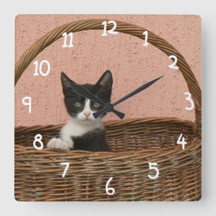 Horloge Carrée Chaton adorable dans le panier