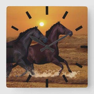 Horloge Carrée Chevaux fonctionnant au coucher du soleil d'océan